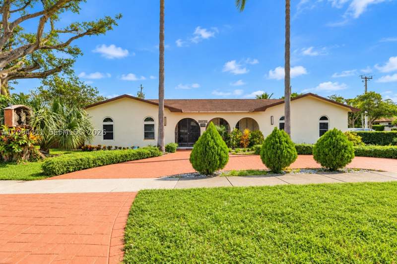 4 bedroom SingleFamilyResidence at 19901 Highland Lakes Blvd, Highland Lakes Sec 2, Miami — photo 2