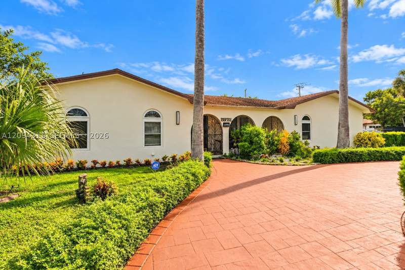 4 bedroom SingleFamilyResidence at 19901 Highland Lakes Blvd, Highland Lakes Sec 2, Miami — photo 3