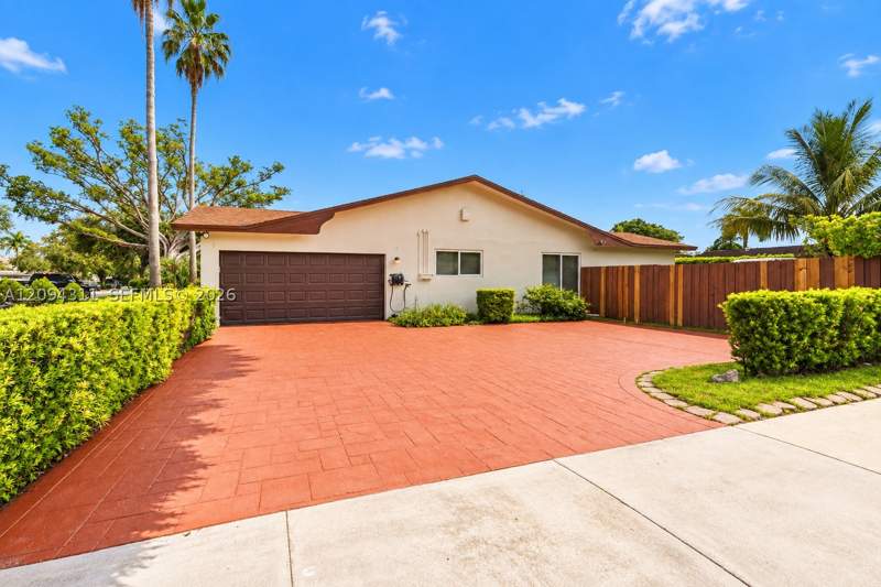 4 bedroom SingleFamilyResidence at 19901 Highland Lakes Blvd, Highland Lakes Sec 2, Miami — photo 5
