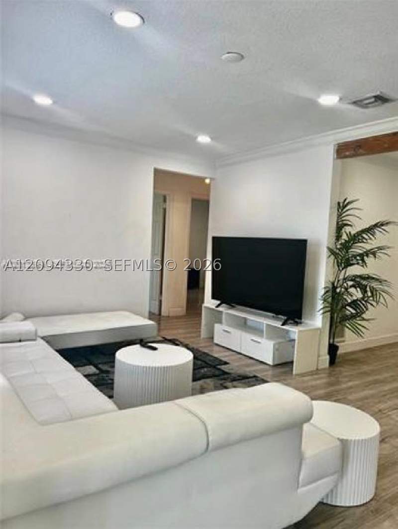 5 bedroom SingleFamilyResidence at 12040 N Miami Av, Overbrook Shores No-2, North Miami — photo 2