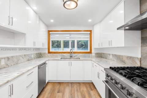 405 NE 150th St, Miami FL - photo 10 of 35