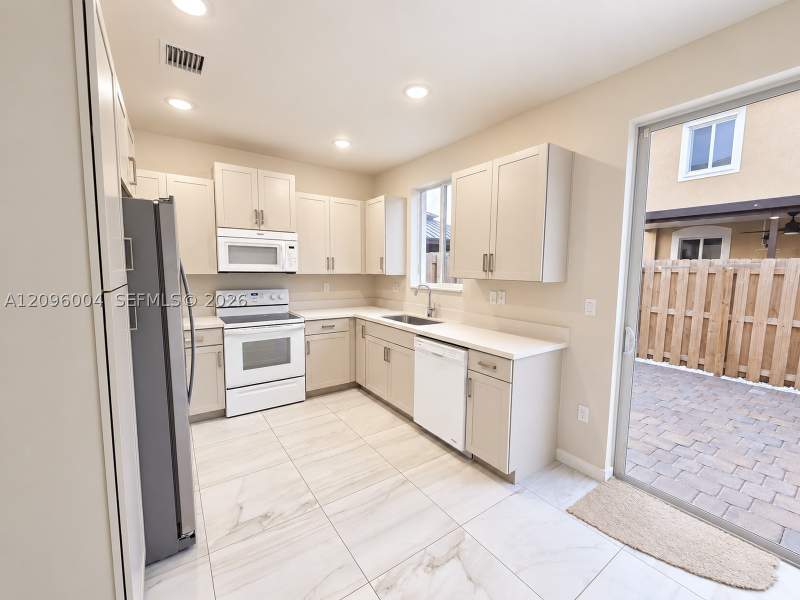 3 bedroom Townhouse at 2419 SE 11th St, Towns At Seascape, Homestead — photo 3