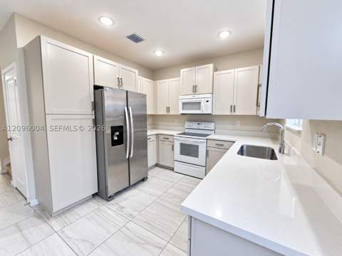 2419 SE 11th St, Homestead FL - photo 6 of 34