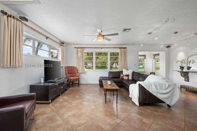 3 bedroom SingleFamilyResidence at 13820 SW 74th Ct, Herman Heights Sec 1, Palmetto Bay — photo 4