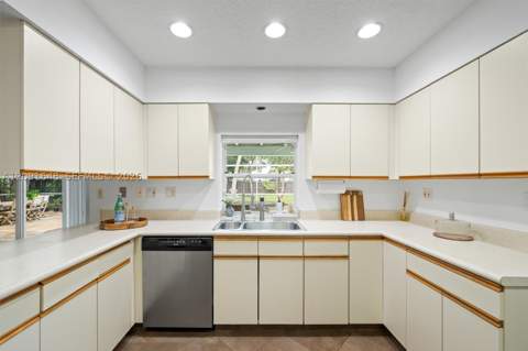 13820 SW 74th Ct, Palmetto Bay FL - photo 7 of 32