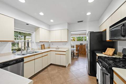 13820 SW 74th Ct, Palmetto Bay FL - photo 8 of 32