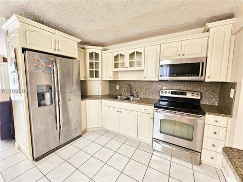 4596 E 8th Ct, Hialeah FL - photo 13 of 28