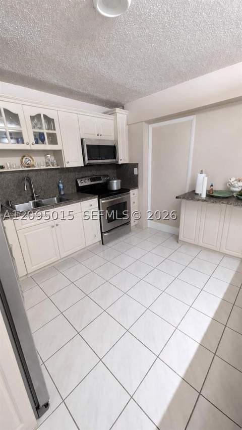 4596 E 8th Ct, Hialeah FL - photo 15 of 28