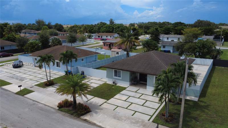 4 bedroom SingleFamilyResidence at 3481 NW 212th St, Liberty Gardens, Miami Gardens — photo 3