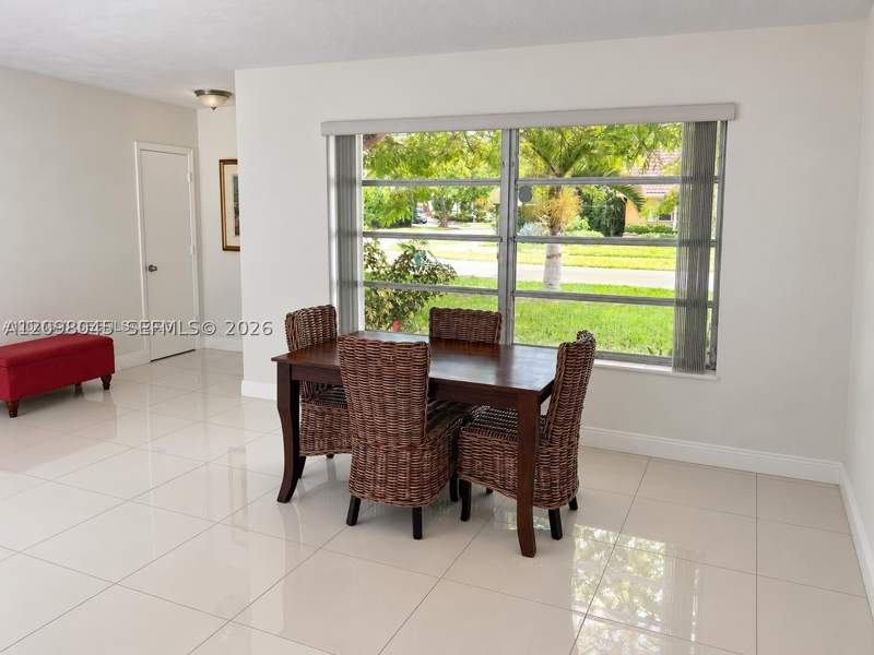 4 bedroom SingleFamilyResidence at 8981 SW 57th Ter, Darlington Manor, Miami — photo 4