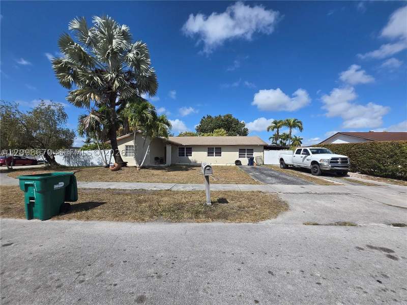 5 bedroom SingleFamilyResidence at 13377 SW 46th Ln, San Sebastian Unit No 5, Miami — photo 3