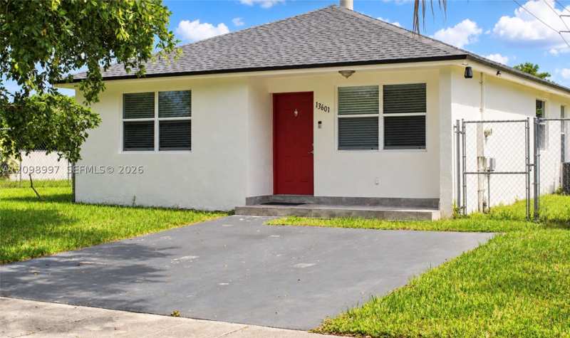 4 bedroom SingleFamilyResidence at 13601 Harrison St, 10th Addn To Richmond Hei, Miami — photo 1