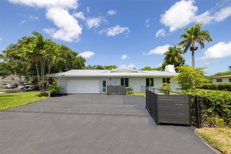 4 bedroom SingleFamilyResidence at 7980 SW 108th St, Killian Green Ests, Miami — photo 2