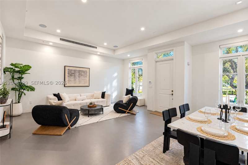 3 bedroom Townhouse at 533 Anastasia Ave 533, Anastasia Coral Gables Co, Coral Gables — photo 1