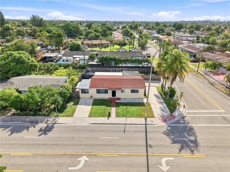 5 bedroom SingleFamilyResidence at 4041 W 8th Ave, Hialeah Estates, Hialeah — photo 1