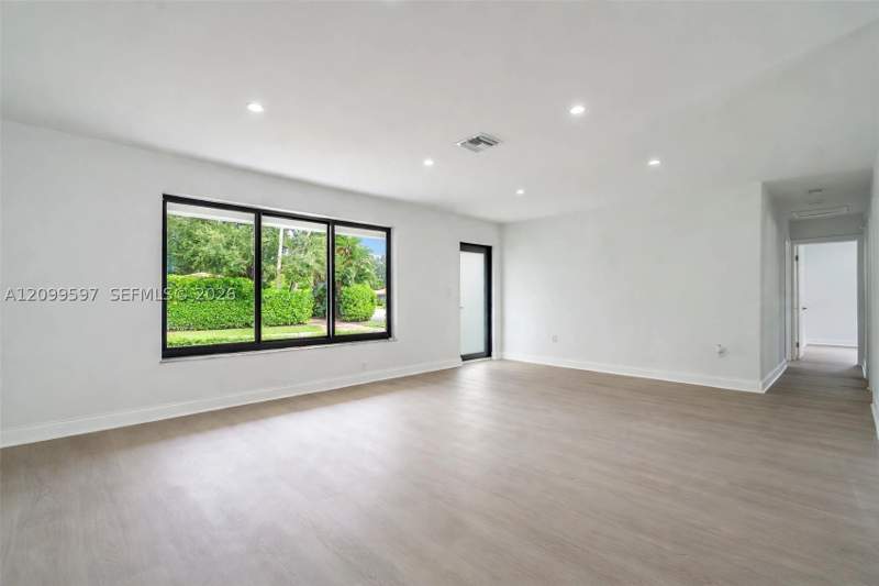 3 bedroom SingleFamilyResidence at 10 NW 100th St, Navarro Sub, Miami Shores — photo 3