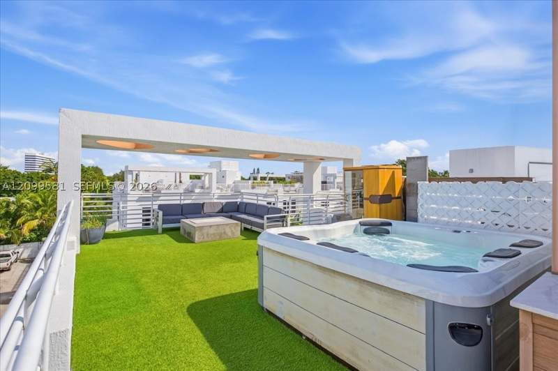 3 bedroom Townhouse at 455 NE 39th St 202, One Bay Condo, Miami — photo 4