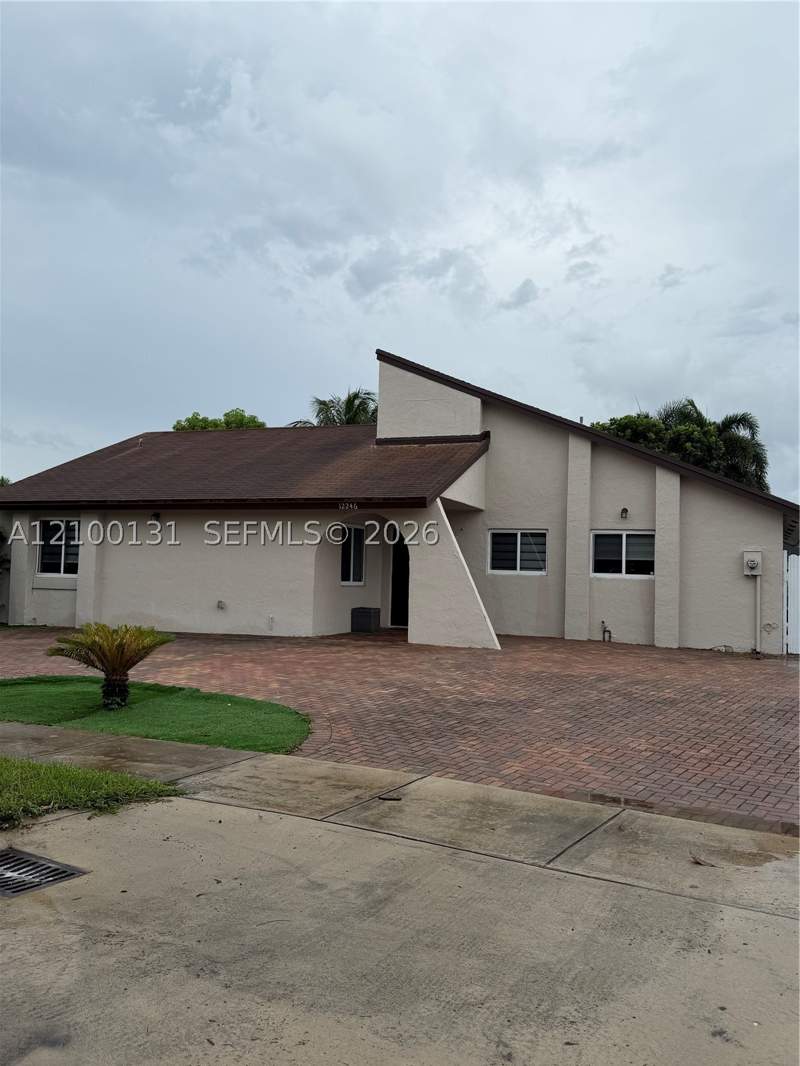 3 bedroom SingleFamilyResidence at 12246 SW 210th St, Oak Park Sec 5, Miami — photo 3