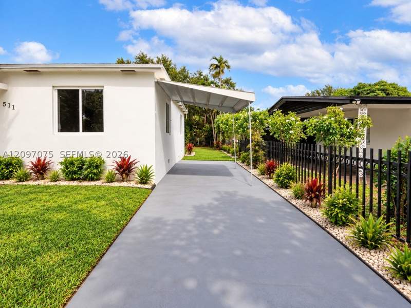 2 bedroom SingleFamilyResidence at 511 NE 131st St, Griffing Biscayne Pk Esta, North Miami — photo 3