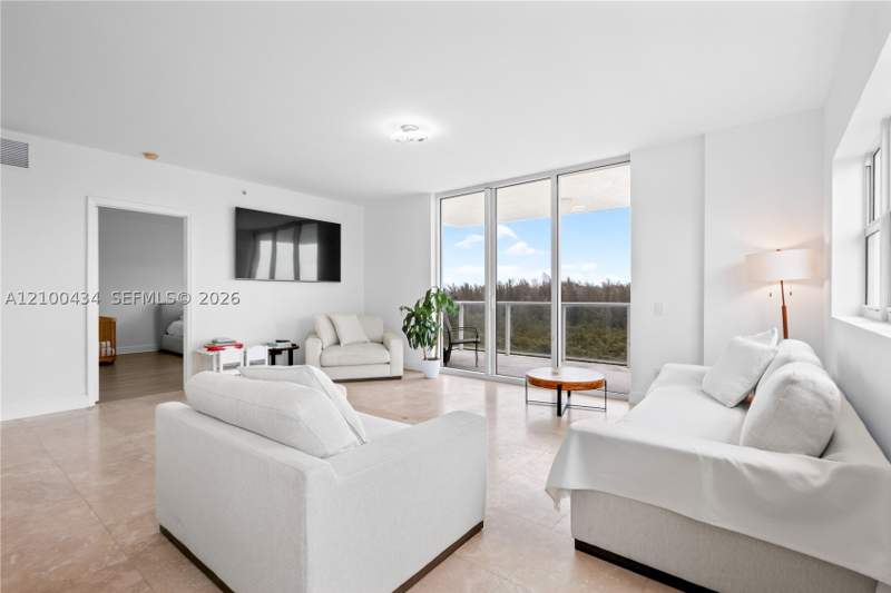 3 bedroom Condominium at 14951 Royal Oaks Ln 709, The Oaks I Condo, North Miami — photo 2