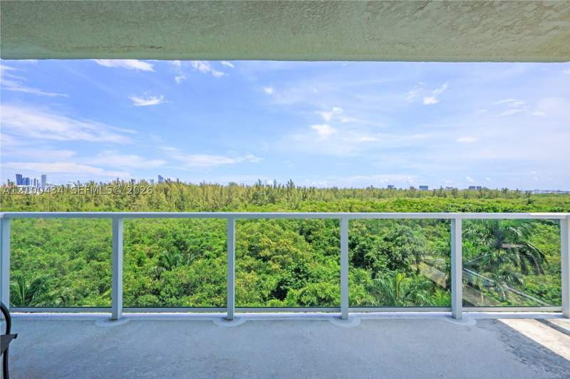3 bedroom Condominium at 14951 Royal Oaks Ln 709, The Oaks I Condo, North Miami — photo 5