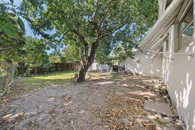 3 bedroom SingleFamilyResidence at 5886 SW 20th St, Coral Way Sec C, Miami — photo 4
