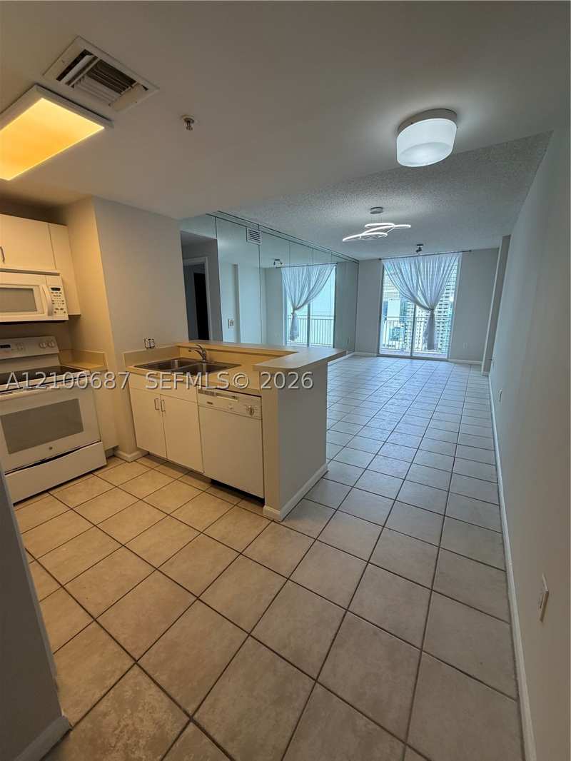 1 bedroom Condominium at 185 SE 14th Ter 2512, Fortune House Condo, Miami — photo 1