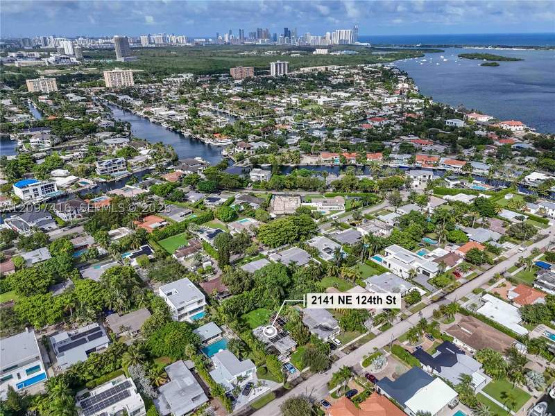 2 bedroom SingleFamilyResidence at 2141 NE 124th St, Aviation Country Club 1st, North Miami — photo 3
