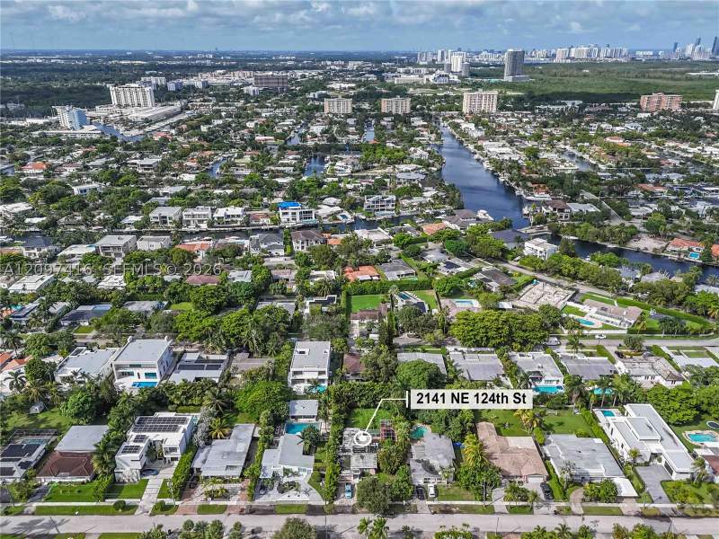 2 bedroom SingleFamilyResidence at 2141 NE 124th St, Aviation Country Club 1st, North Miami — photo 4