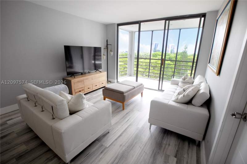 2 bedroom Condominium at 20500 W Country Club Dr 714, Biscaya III Condo, Aventura — photo 3