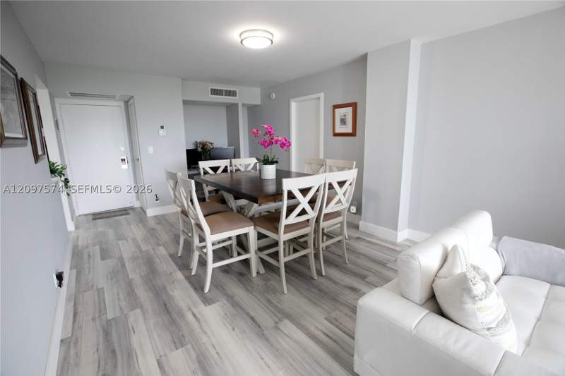 2 bedroom Condominium at 20500 W Country Club Dr 714, Biscaya III Condo, Aventura — photo 4
