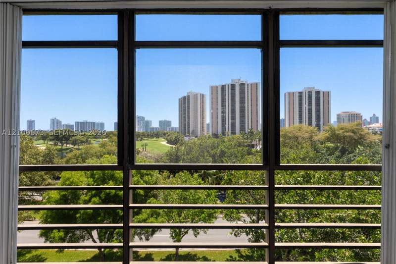 2 bedroom Condominium at 20400 W Country Club Dr 605, Biscaya IV Condo, Aventura — photo 5
