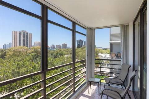20400 W Country Club Dr 605, Aventura FL - photo 6 of 35