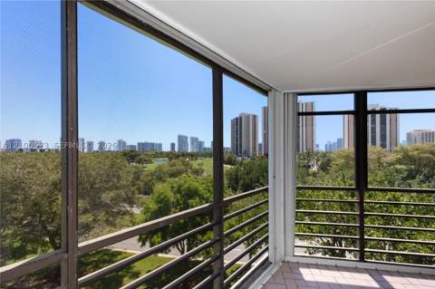 20400 W Country Club Dr 605, Aventura FL - photo 7 of 35