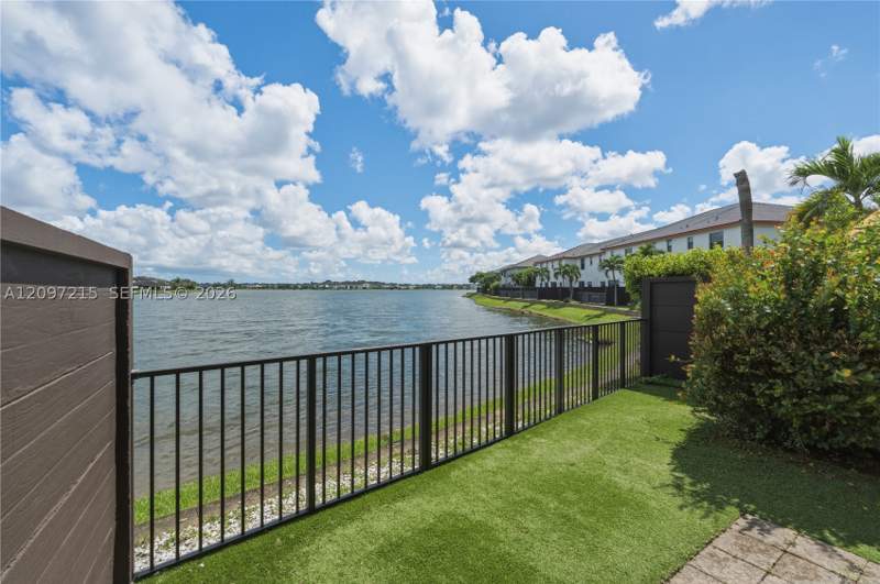 3 bedroom Townhouse at 15965 NW 91st Ct 15965, Dunnwoody Lake, Miami Lakes — photo 3