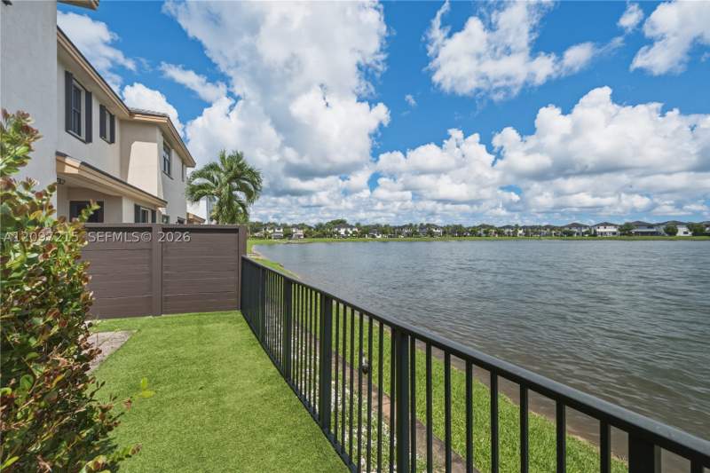 3 bedroom Townhouse at 15965 NW 91st Ct 15965, Dunnwoody Lake, Miami Lakes — photo 4