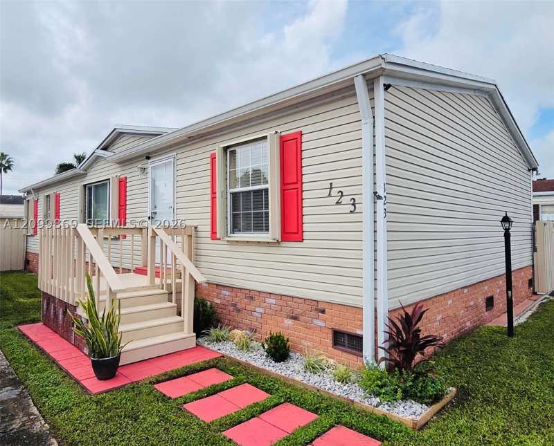 3 bedroom MobileHome at 220 NE 12th Ave Unit 123, Cocowalk Estates, Homestead — photo 1