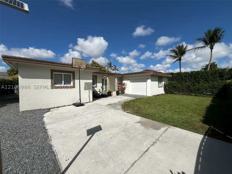 4 bedroom SingleFamilyResidence at 9975 NW 27th Ter, Vanderbilt Park Amd Pl, Doral — photo 1