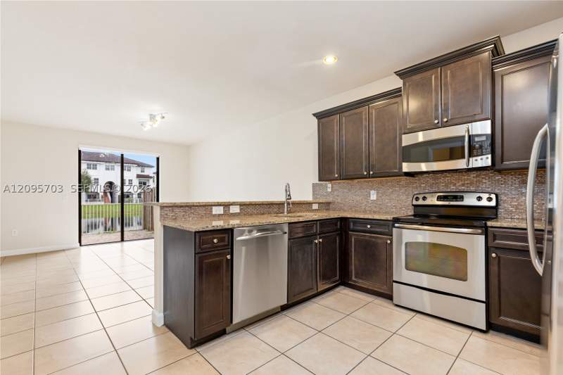 3 bedroom Townhouse at 8965 NW 98th Ave, Doral Breeze, Doral — photo 5