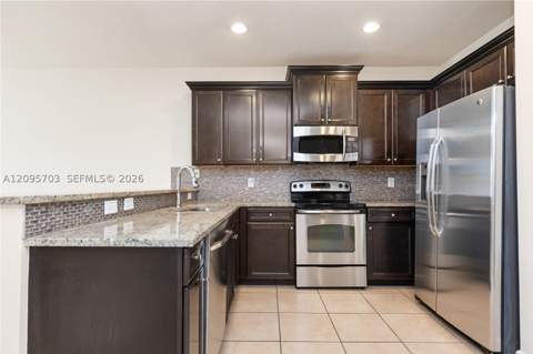 8965 NW 98th Ave, Doral FL - photo 6 of 55