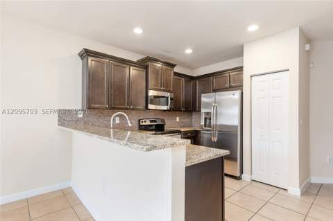 8965 NW 98th Ave, Doral FL - photo 9 of 55