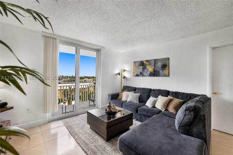 1251 NE 108th St 501, Miami FL - photo 11 of 36