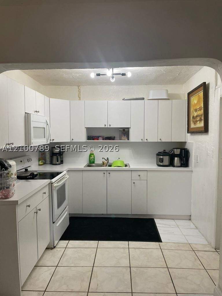 5 bedroom SingleFamilyResidence at 1137 NW 58th Ter, Gabel Sub No 4, Miami — photo 2