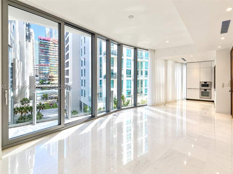 1 bedroom Condominium at 300 Biscayne Boulevard Way 506E, 300 Biscayne Blvd Way Cond, Miami — photo 2