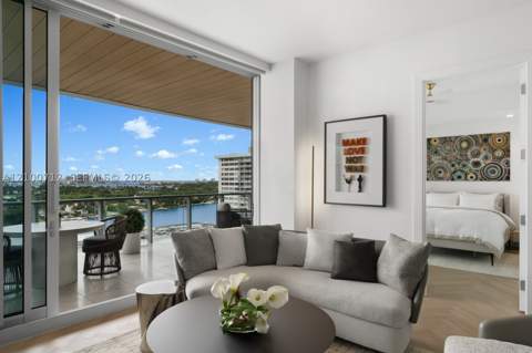 5775 Collins Ave 1005, Miami Beach FL - photo 7 of 26