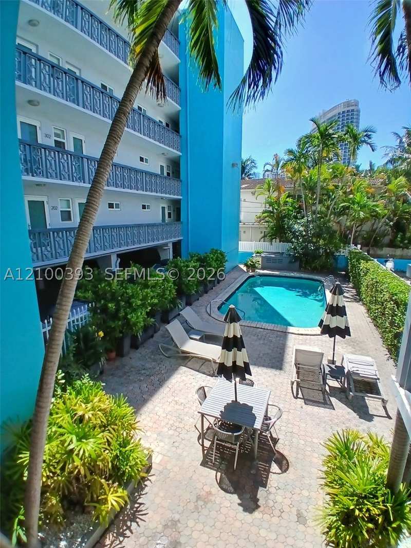 1 bedroom Condominium at 1400 Lincoln Rd 301, Lincoln Plaza Condo, Miami Beach — photo 1