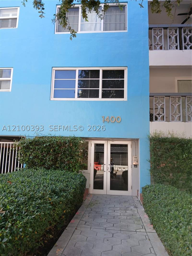 1 bedroom Condominium at 1400 Lincoln Rd 301, Lincoln Plaza Condo, Miami Beach — photo 2