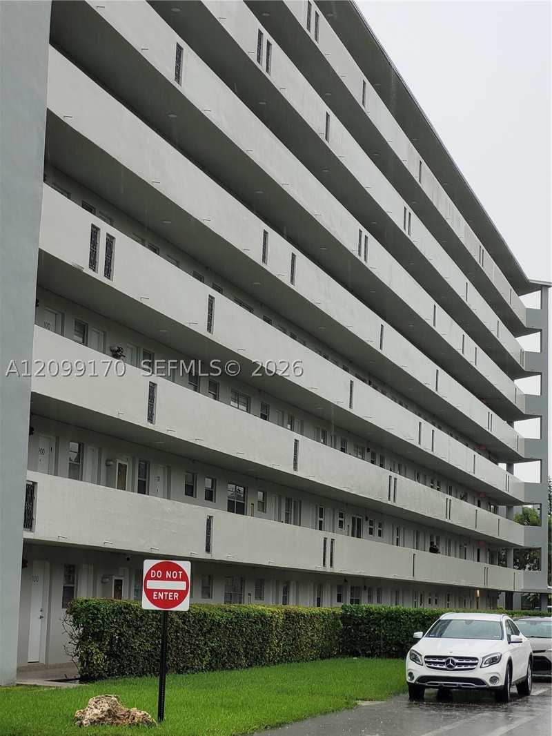 2 bedroom Condominium at 1770 NE 191st St 615-1, Jade Winds Group -, Miami — photo 1