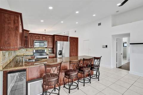 8741 NW 141st Ter, Miami Lakes FL - photo 11 of 39