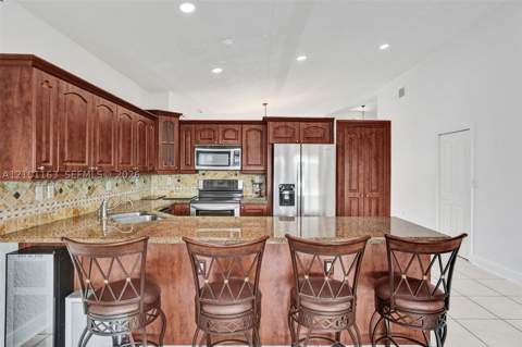 8741 NW 141st Ter, Miami Lakes FL - photo 9 of 39
